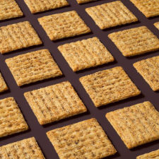 TRISCUIT 8.5OZ CRACKED PEPPER & OLIVE OIL CRACKERS